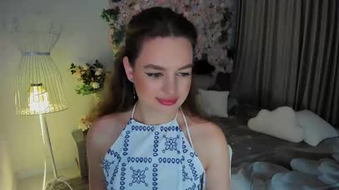 Emma online show from November 2025 06:08:01 PM