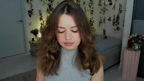 Snapshot of miraclecurly chatting on April 2026 07:39:02 PM Emma online show from April 2026 07:39:02 PM