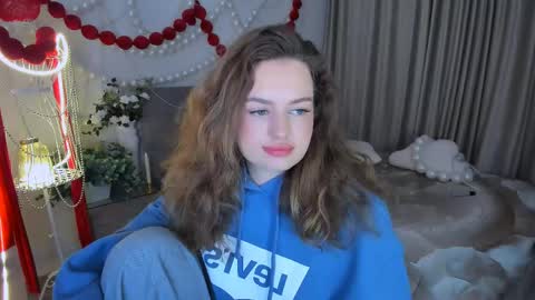 Snapshot of miraclecurly chatting on May 2026 04:56:02 PM Emma online show from May 2026 04:56:02 PM