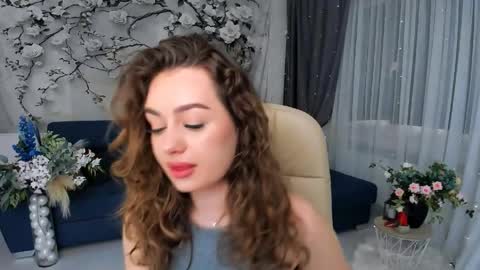 Snapshot of miraclecurly chatting on May 2026 01:11:02 AM Emma online show from May 2026 01:11:02 AM