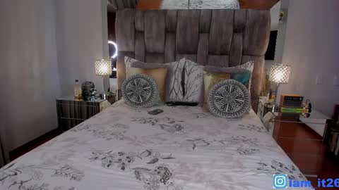 Miranda online show from November 2025 01:38:02 AM