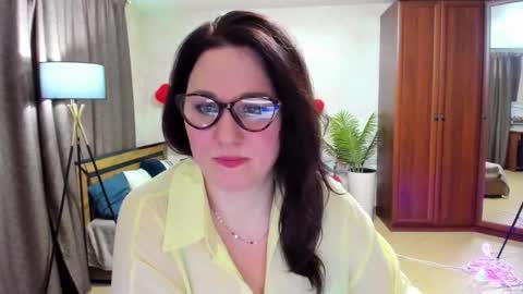 Snapshot of mirandadyson chatting on February 2026 04:18:01 PM MirandaDyson online show from February 2026 04:18:01 PM