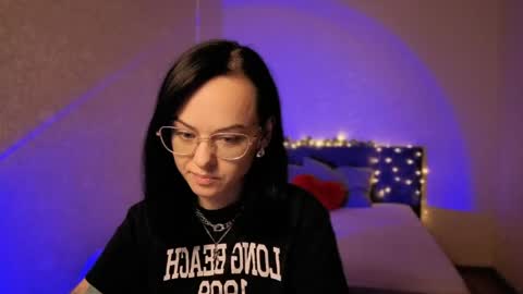 Snapshot of miraskyy chatting on June 2026 06:43:01 PM MiraSkyy online show from June 2026 06:43:01 PM