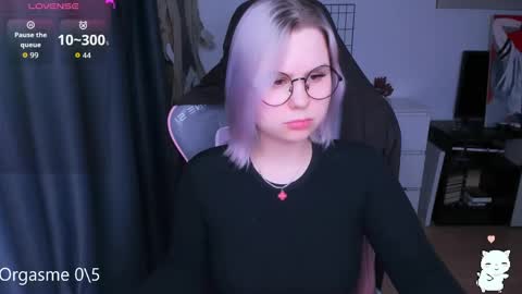 Kira online show from April 2026 06:06:02 PM