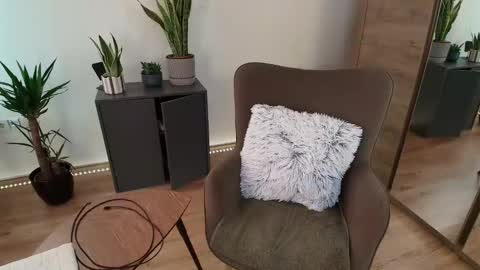 Snapshot of mirela_silver chatting on March 2026 05:44:01 AM Mirela online show from March 2026 05:44:01 AM