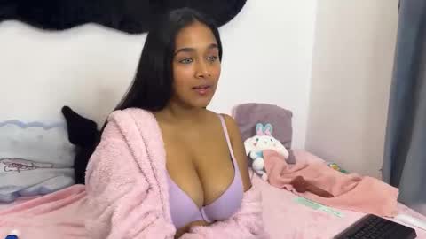 Snapshot of mirella_beck chatting on October 2025 01:36:02 AM Mirella online show from October 2025 01:36:02 AM