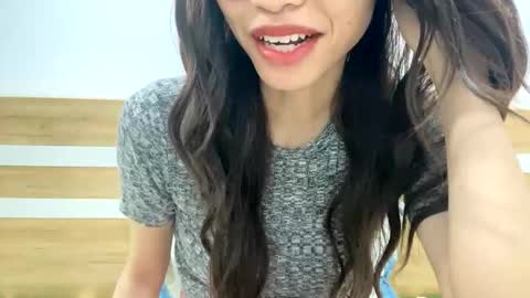 Snapshot of mirischlxyz chatting on October 2025 01:17:01 AM Miriam Schl online show from October 2025 01:17:01 AM