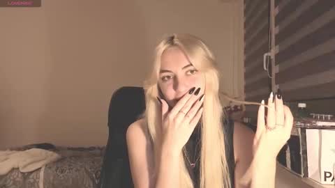 misa_0 online show from November 2025 07:27:01 PM