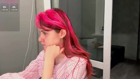 Molly online show from September 2025 05:28:01 PM