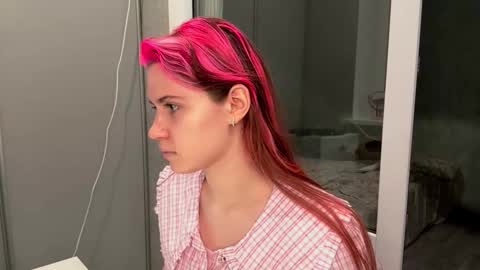 Molly online show from October 2025 06:15:02 PM