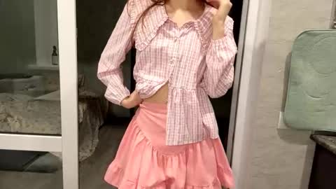 Molly online show from October 2025 04:05:01 PM