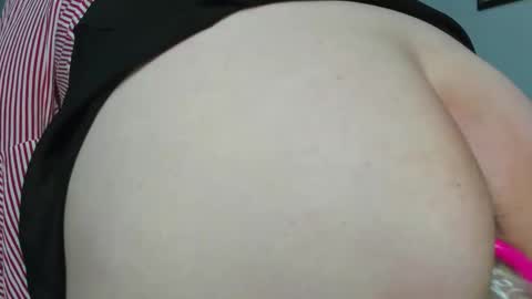 Snapshot of mishell_bons4 chatting on March 2026 10:17:03 PM Mishell Bons online show from March 2026 10:17:03 PM
