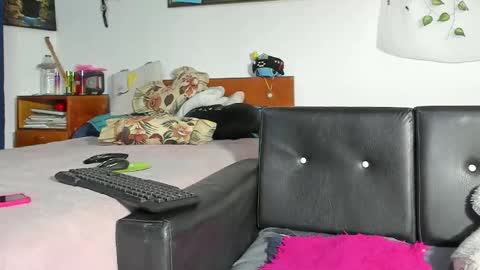 Snapshot of mishell_bons4 chatting on March 2026 04:07:02 AM Mishell Bons online show from March 2026 04:07:02 AM