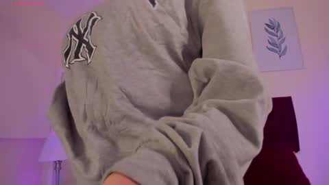 Snapshot of miss_amanda_ chatting on April 2026 12:43:02 PM Amanda Reyes online show from April 2026 12:43:02 PM