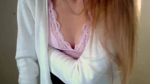 Angelina online show from October 2025 05:52:01 AM