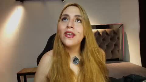 Anny online show from December 2025 10:41:02 AM