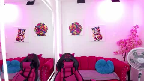 Melanie online show from November 2025 12:23:02 PM