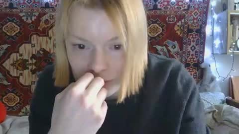 Snapshot of miss_elistia_ chatting on May 2026 11:04:02 AM Elis online show from May 2026 11:04:02 AM