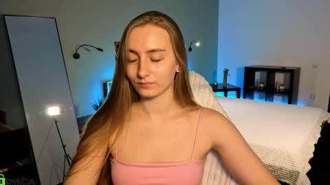 Snapshot of miss_emily19 chatting on May 2026 08:09:01 AM Emily online show from May 2026 08:09:01 AM