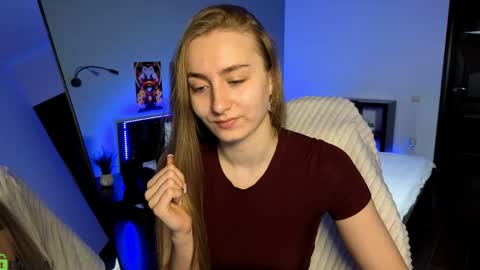 Snapshot of miss_emily19 chatting on May 2026 08:01:01 AM Emily online show from May 2026 08:01:01 AM