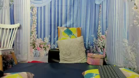 Snapshot of miss_flora chatting on May 2026 04:06:02 AM Monica Patricia online show from May 2026 04:06:02 AM