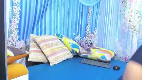 Snapshot of miss_flora chatting on August 2026 03:23:02 AM Monica Patricia online show from August 2026 03:23:02 AM