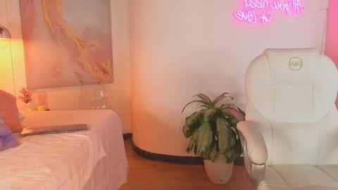 Snapshot of miss_honey21_ chatting on October 2025 07:56:01 PM Honey online show from October 2025 07:56:01 PM