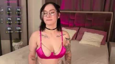 Snapshot of miss_kitty292 chatting on October 2025 04:35:02 AM Gven dont forget to thumbs up me online show from October 2025 04:35:02 AM
