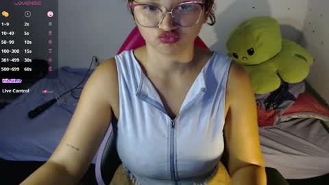 Snapshot of miss_ly_ chatting on May 2026 09:33:02 PM ly independent model online show from May 2026 09:33:02 PM