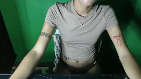 miss_mailyn online show from October 2025 06:46:02 PM