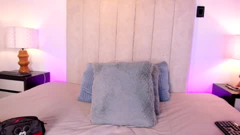 miss_milf_ online show from April 2026 07:53:01 PM