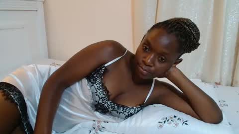 Snapshot of miss_monroee chatting on May 2026 10:18:02 PM monroe online show from May 2026 10:18:02 PM