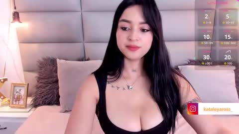 Snapshot of miss_ross_ chatting on September 2025 01:22:01 AM onlyfanskataleyaross online show from September 2025 01:22:01 AM