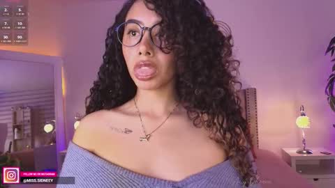 Amy Olivera online show from December 2025 01:09:01 PM