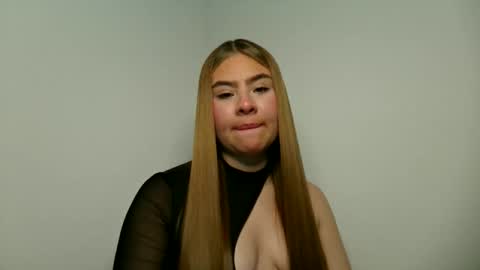 Snapshot of miss_sophie1 chatting on May 2026 03:12:01 AM sophi 3 online show from May 2026 03:12:01 AM