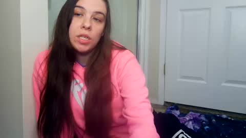 Snapshot of miss_sunshine01 chatting on June 2026 01:48:01 AM Bella online show from June 2026 01:48:01 AM