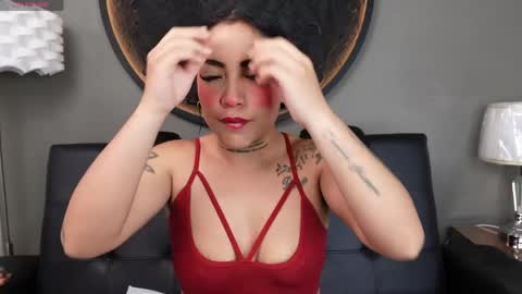 Snapshot of miss_vaiolette chatting on April 2026 01:41:02 PM Vaiolette online show from April 2026 01:41:02 PM