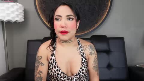 Snapshot of miss_vaiolette chatting on May 2026 11:05:02 AM Vaiolette online show from May 2026 11:05:02 AM
