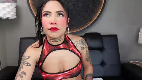 Snapshot of miss_vaiolette chatting on May 2026 11:05:01 AM Vaiolette online show from May 2026 11:05:01 AM