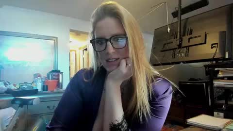 missandsircum online show from March 2025 07:49:02 PM