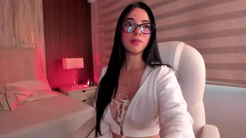 Angela Romero online show from October 2025 12:27:01 PM