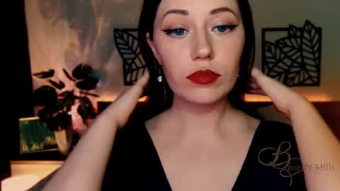 Snapshot of missbeverlymills chatting on December 2024 05:54:01 PM The divine Beverly online show from December 2024 05:54:01 PM