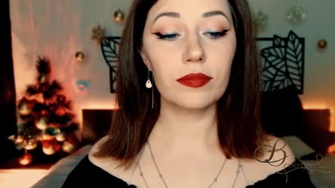 Snapshot of missbeverlymills chatting on December 2024 06:23:02 PM The divine Beverly online show from December 2024 06:23:02 PM