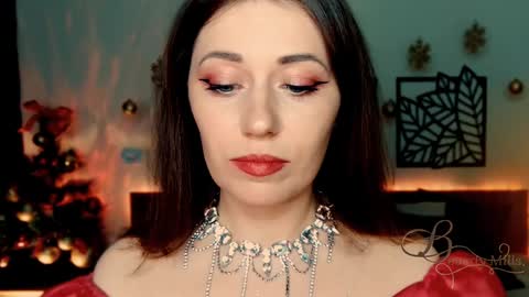 Snapshot of missbeverlymills chatting on December 2024 05:15:02 PM The divine Beverly online show from December 2024 05:15:02 PM