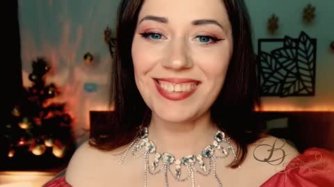 Snapshot of missbeverlymills chatting on December 2024 08:17:02 PM The divine Beverly online show from December 2024 08:17:02 PM
