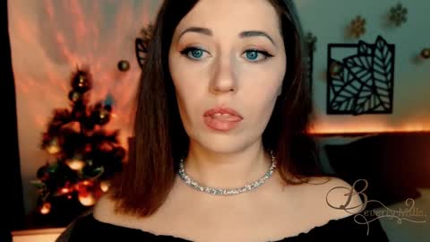 Snapshot of missbeverlymills chatting on December 2024 06:08:01 PM The divine Beverly online show from December 2024 06:08:01 PM