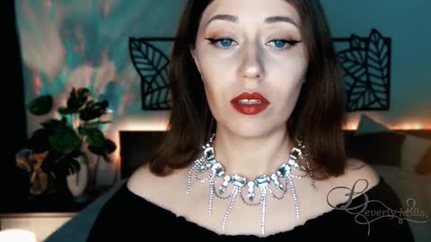 Snapshot of missbeverlymills chatting on January 2025 01:53:02 PM The divine Beverly online show from January 2025 01:53:02 PM
