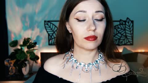 Snapshot of missbeverlymills chatting on January 2025 06:54:02 PM The divine Beverly online show from January 2025 06:54:02 PM