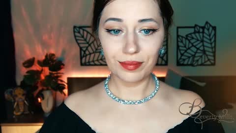 Snapshot of missbeverlymills chatting on January 2025 05:06:01 PM The divine Beverly online show from January 2025 05:06:01 PM