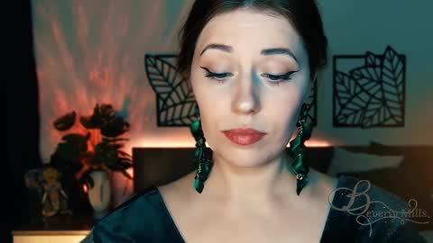 Snapshot of missbeverlymills chatting on January 2025 06:25:01 PM The divine Beverly online show from January 2025 06:25:01 PM